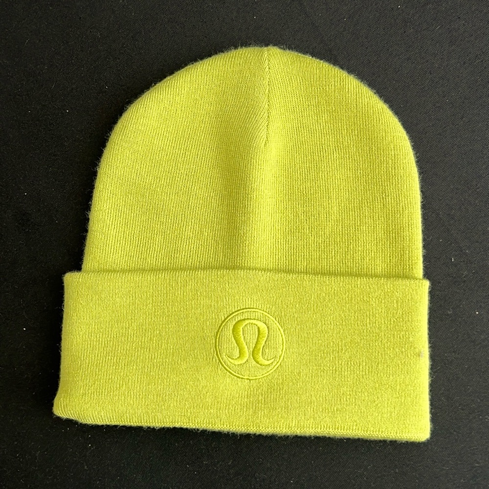 LuLuLemon warm revelation beanie Unisex lime green